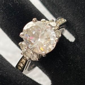 10K White Gold Oval CZ Simulated Diamond Halo Ring Size 7